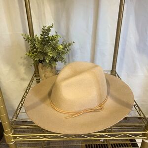 Phenix wool fall/winter stylish hat. New with tags!